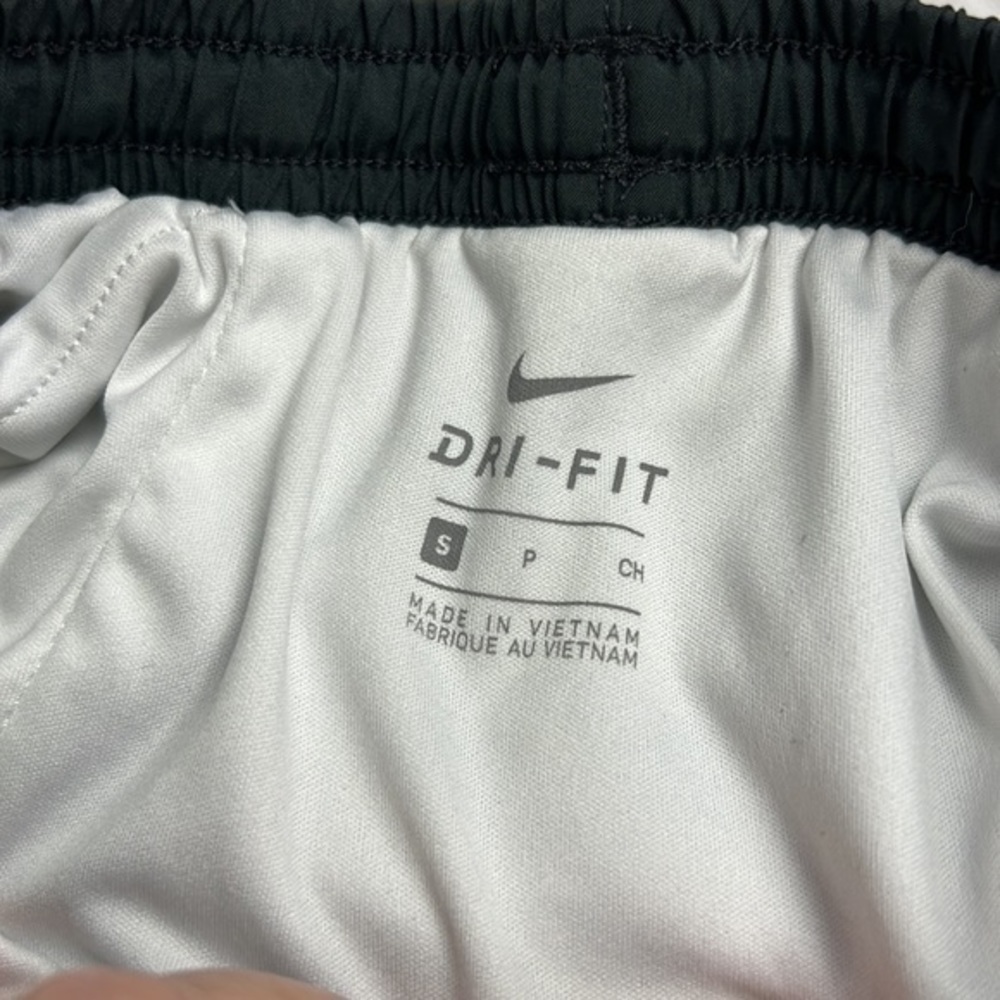 Nike - Picture 5 of 8